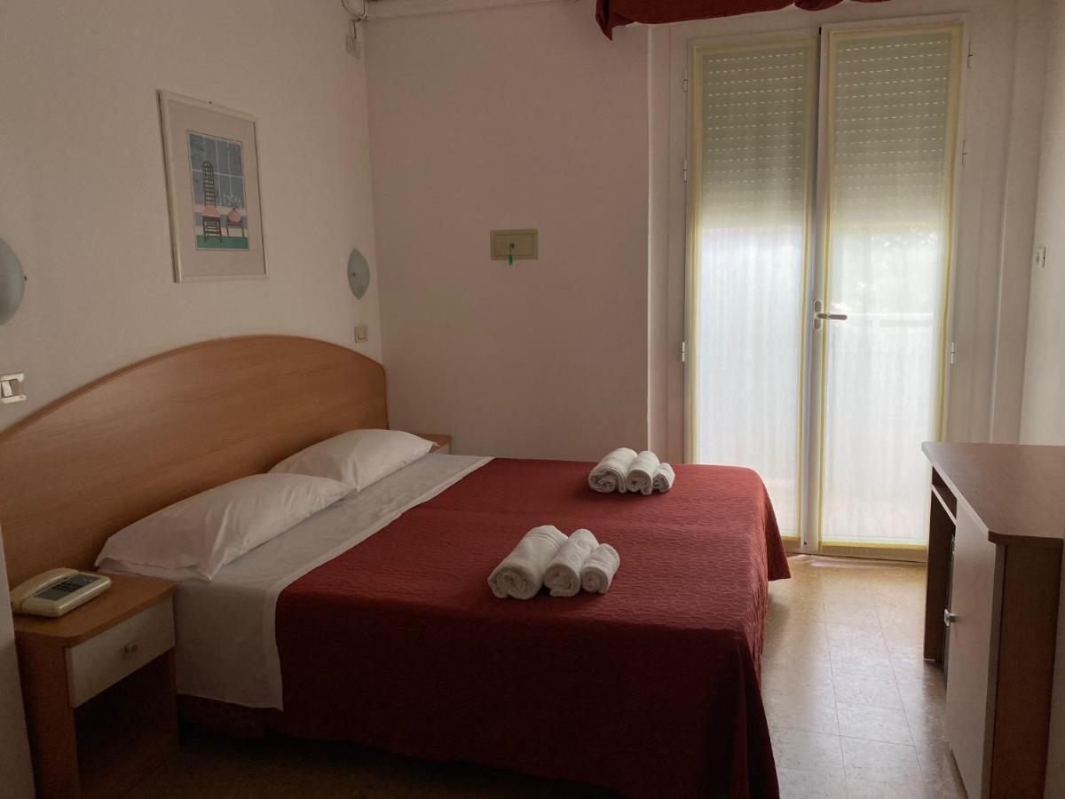 Hotel Chery Milano Marittima Exterior photo